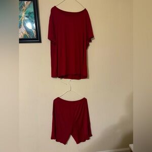 Plus size 2 piece short set.